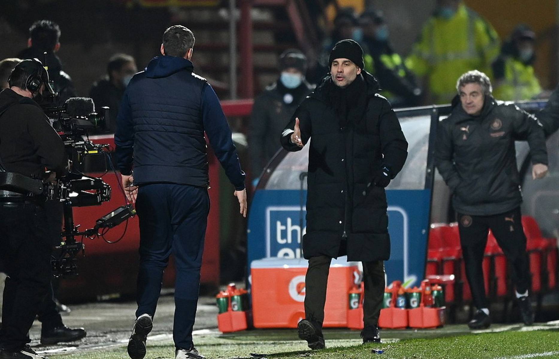 为球迷们带 为球迷们带