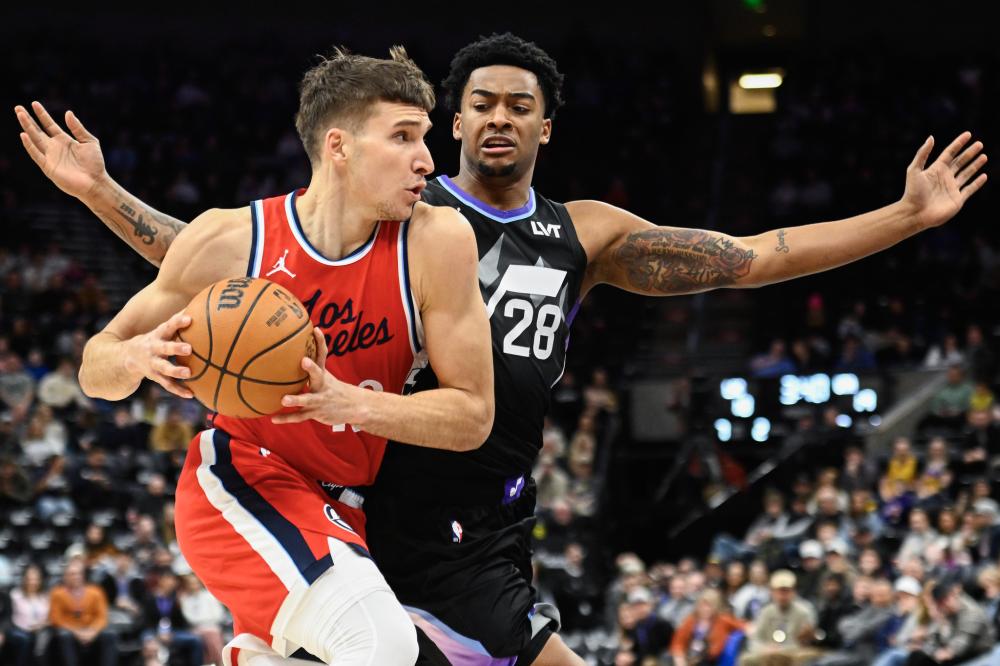 防线更加自 防线更加自